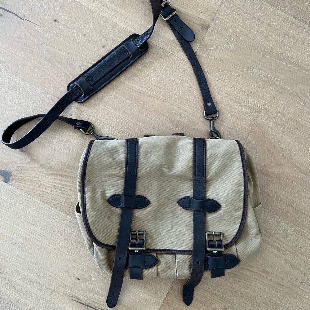 Filson Medium field bag.
